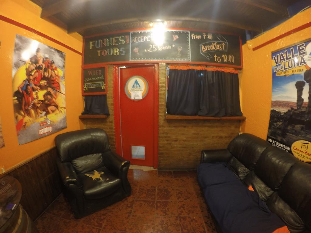 Hostel Internacional Mendoza Esterno foto
