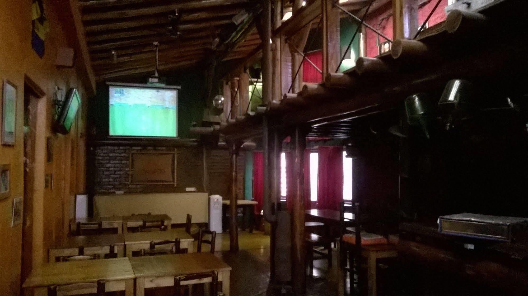 Hostel Internacional Mendoza Esterno foto