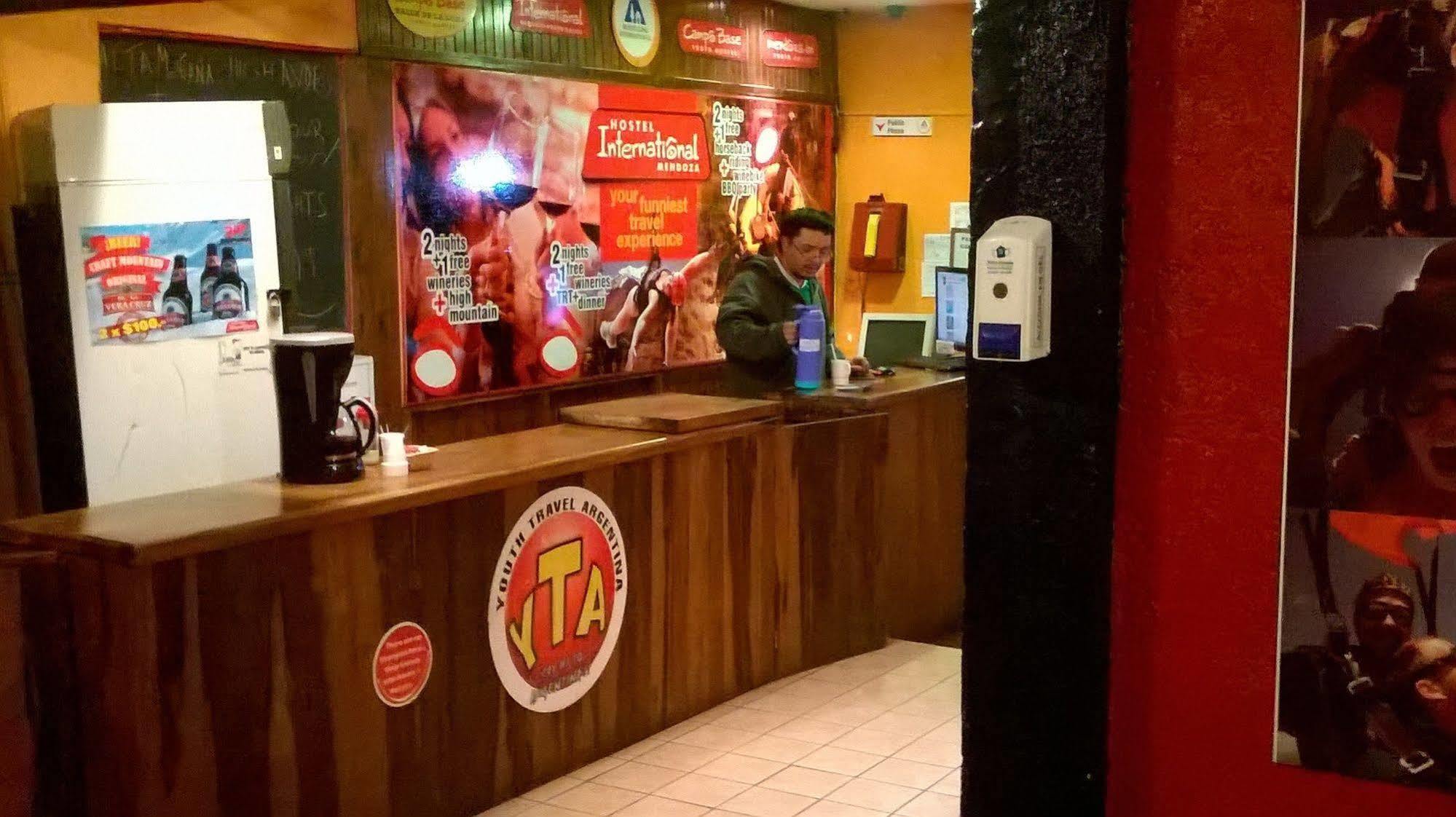 Hostel Internacional Mendoza Esterno foto